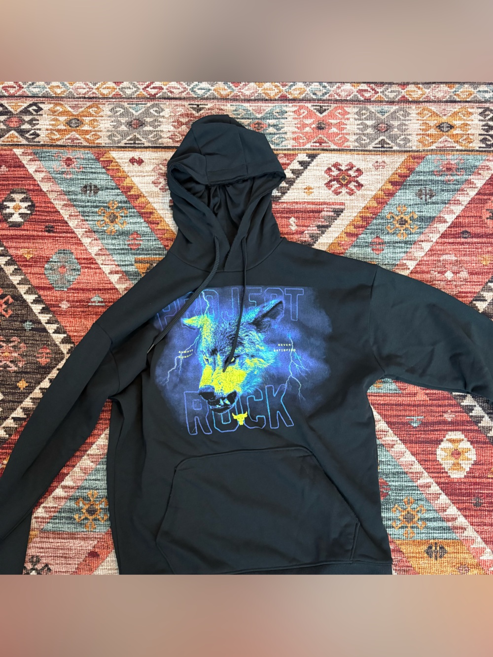 Men’s medium under armour project rock Hoodie